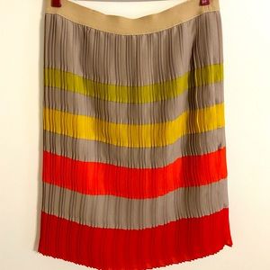 BCBGMAXAZRIA mid length skirt. Size Small but fits medium.